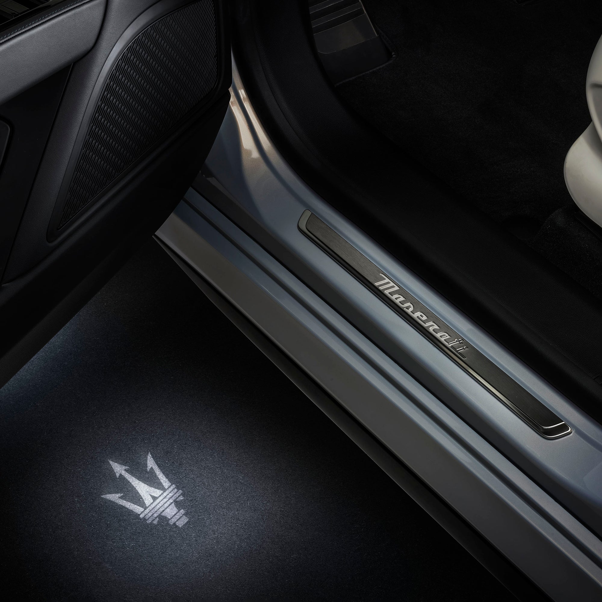 Courtesy Light with Logo – US - Maserati Store