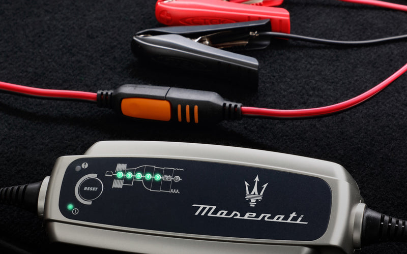 新品未使用品 マセラティ 純正バッテリーチャージャー Battery Charger and Charge Maintainer - EU - MC20 – US - Maserati