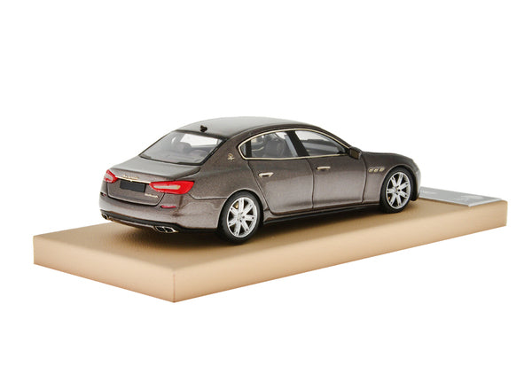 1:43 Bronzo Siena Quattroporte MY14 – US - Maserati Store