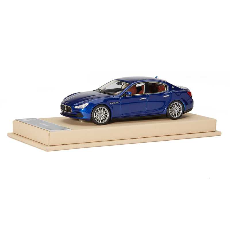 402-441 1/43 マセラティ ギブリ Maserati Ghibli 1:43 Ghibli MY14 Blu Emozione – US - Maserati Store