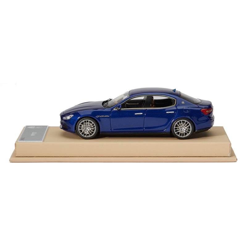 402-441 1/43 マセラティ ギブリ Maserati Ghibli 1:43 Ghibli MY14 Blu Emozione – US - Maserati Store