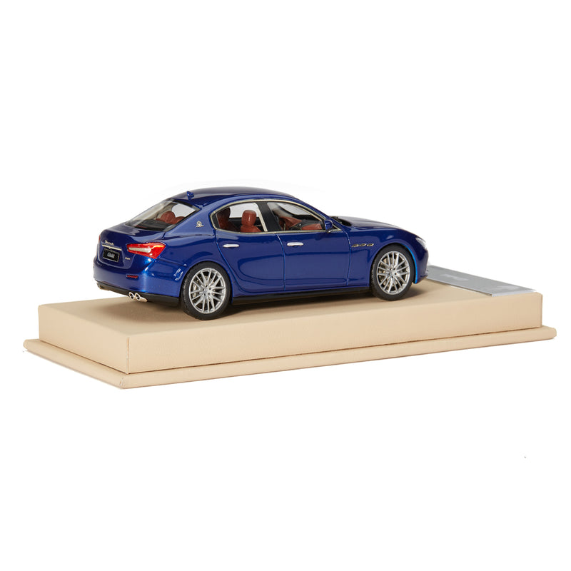 402-441 1/43 マセラティ ギブリ Maserati Ghibli 1:43 Ghibli MY14 Blu Emozione – US - Maserati Store