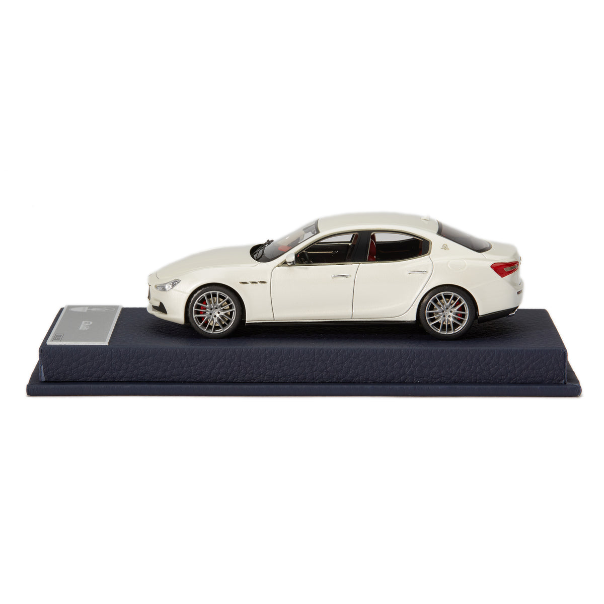 ミニカー Maserati Ghibli 1:43 Bianco Alpino 1:43 Ghibli MY14 Bianco Alpi – US - Maserati Store