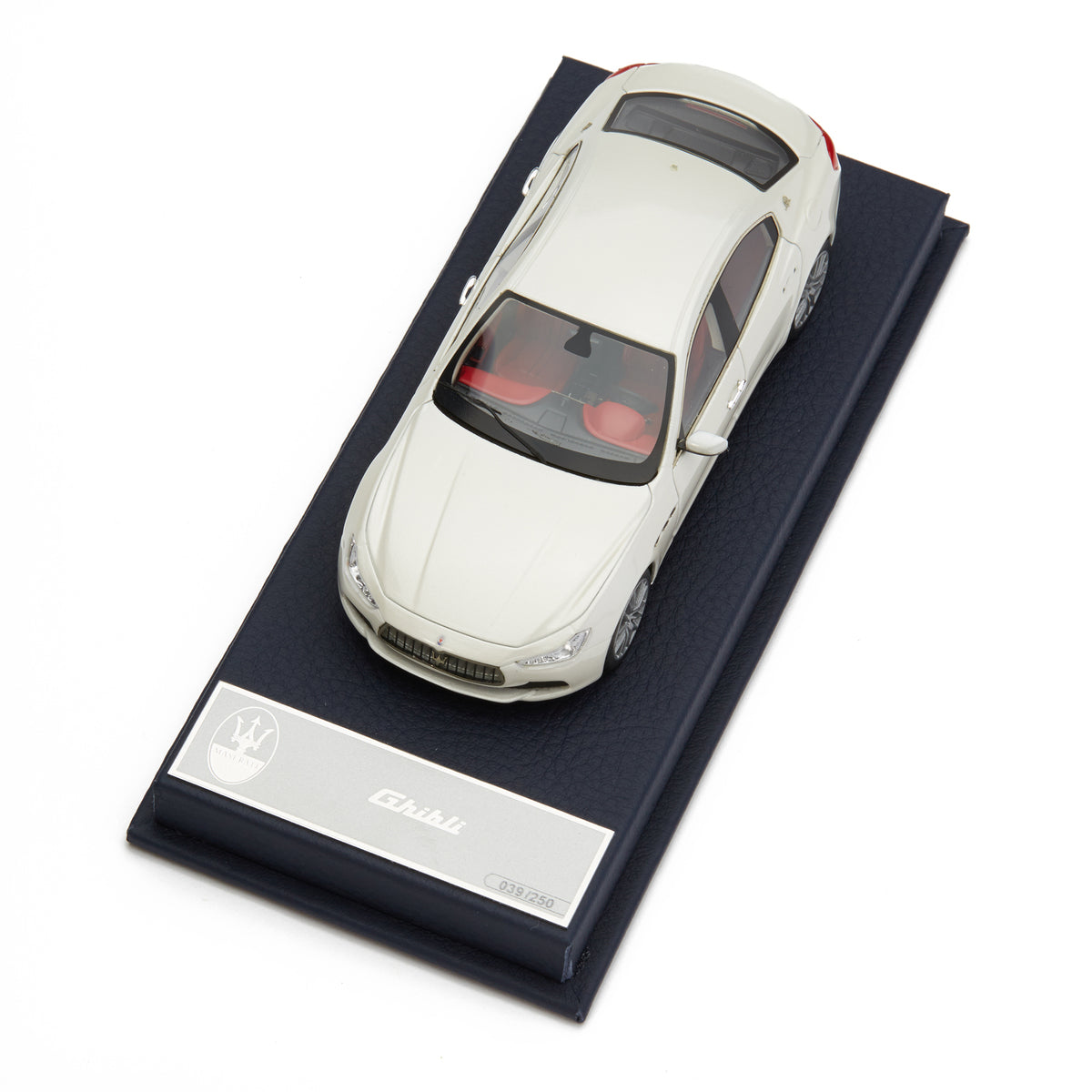 ミニカー Maserati Ghibli 1:43 Bianco Alpi 1:43 Ghibli MY14 Bianco Alpi – US - Maserati Store
