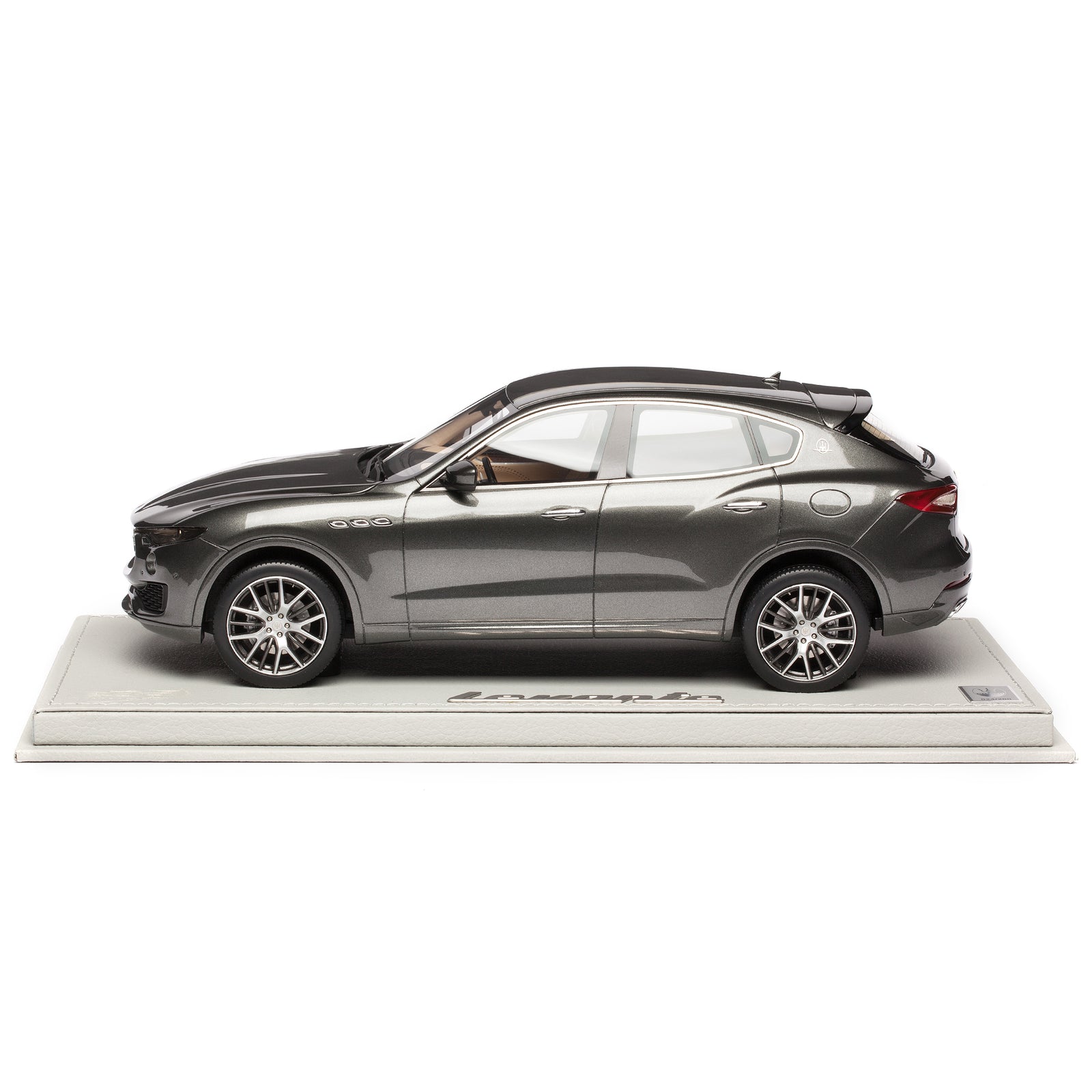 Maserati Levante 1:18ホワイトモデル Maserati Levante V8 Trofeo 1:18 model car BBR BBRC1844W