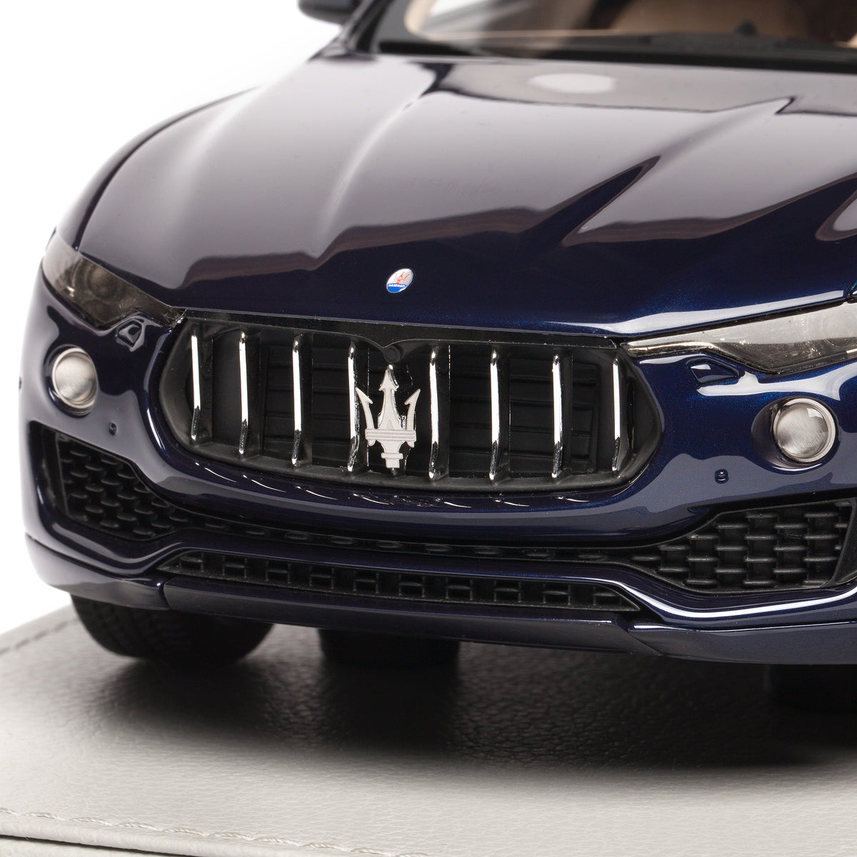 マセラティ　レヴァンテ ミニカー 1/18　ブルーパッシオーネ 1:18 Levante Blu Passione – US - Maserati Store