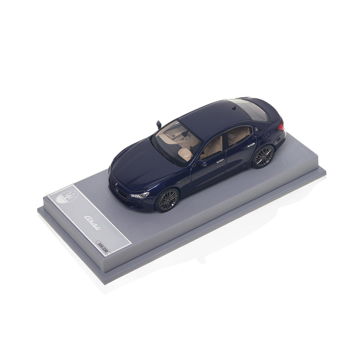 ミニカー Maserati Ghibli 1:43 Bianco Alpi 1:43 Scale Maserati Ghibli Model - Bianco Alpi | #1811759728