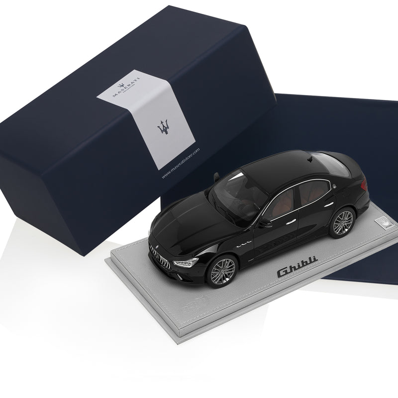 1:18 Ghibli MY19 black – US - Maserati Store