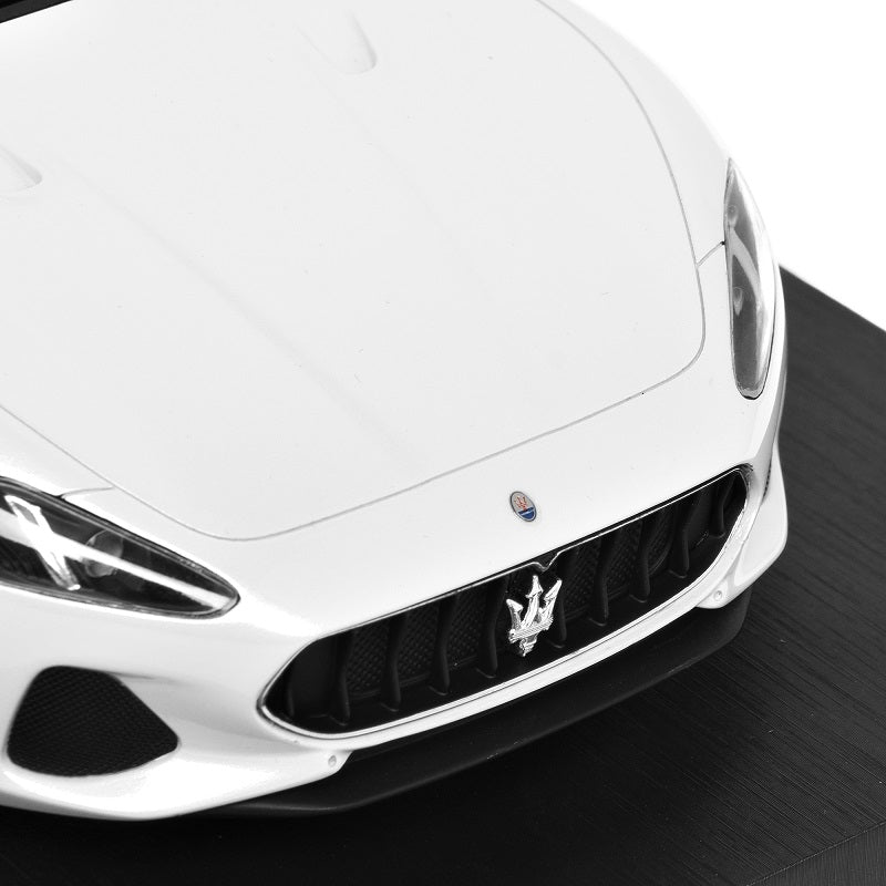 1:18 Grancabrio white tsm – US - Maserati Store