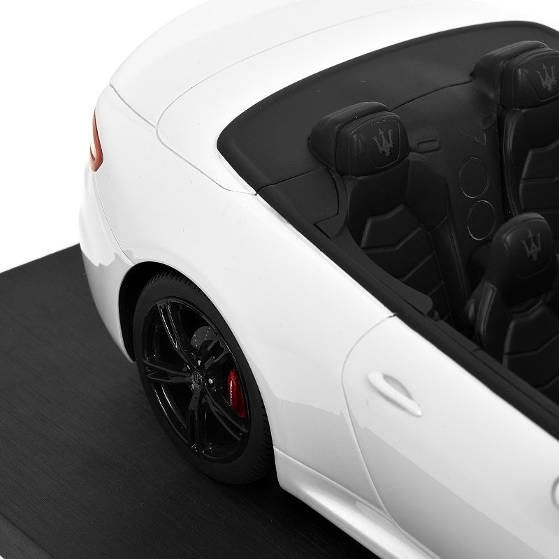 1:18 Grancabrio white tsm – US - Maserati Store